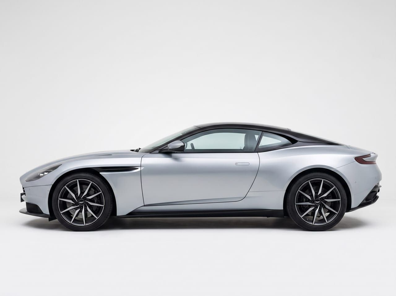 Aston Martin DB11