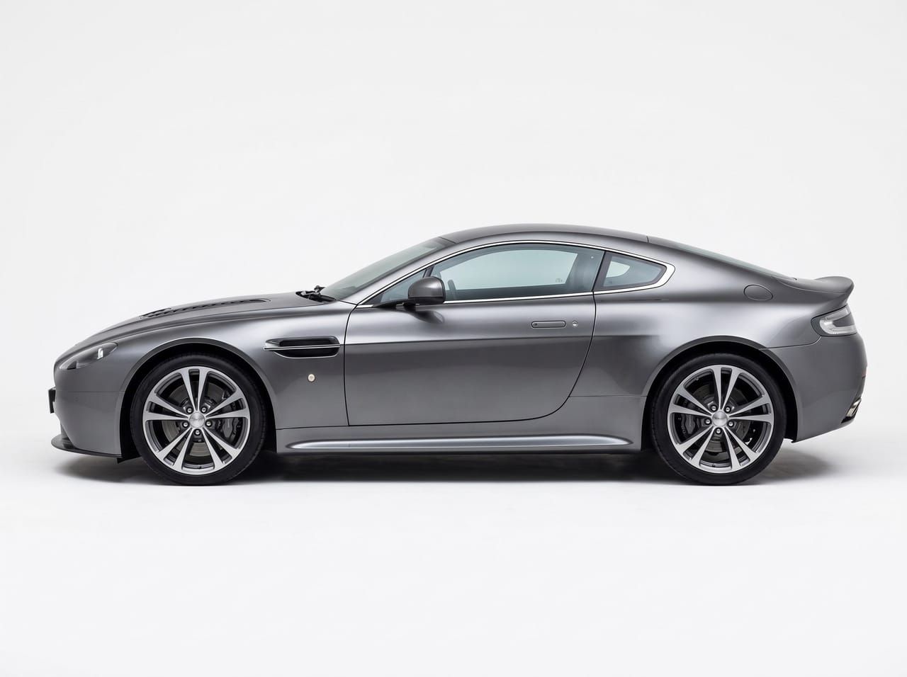 Aston Martin V12 Vantage