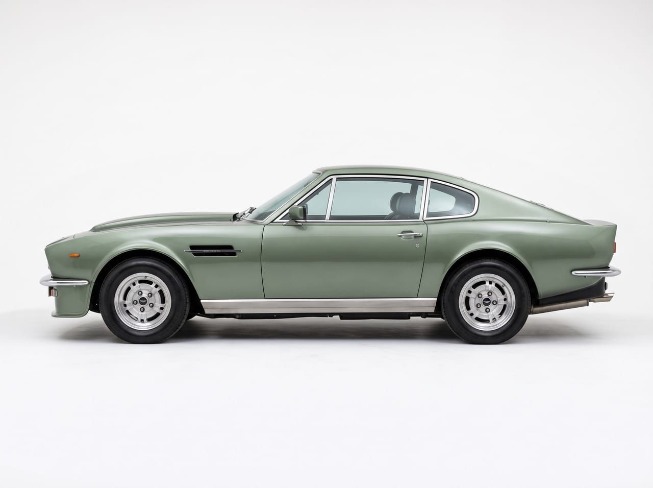 Aston Martin V8
